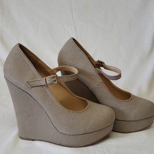 NEW gray wedges